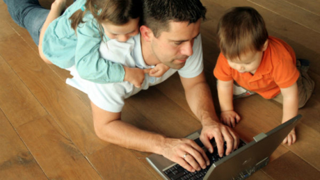 digital-dads-are-plugging-in-getting-social-infographic--2aa434dfdb